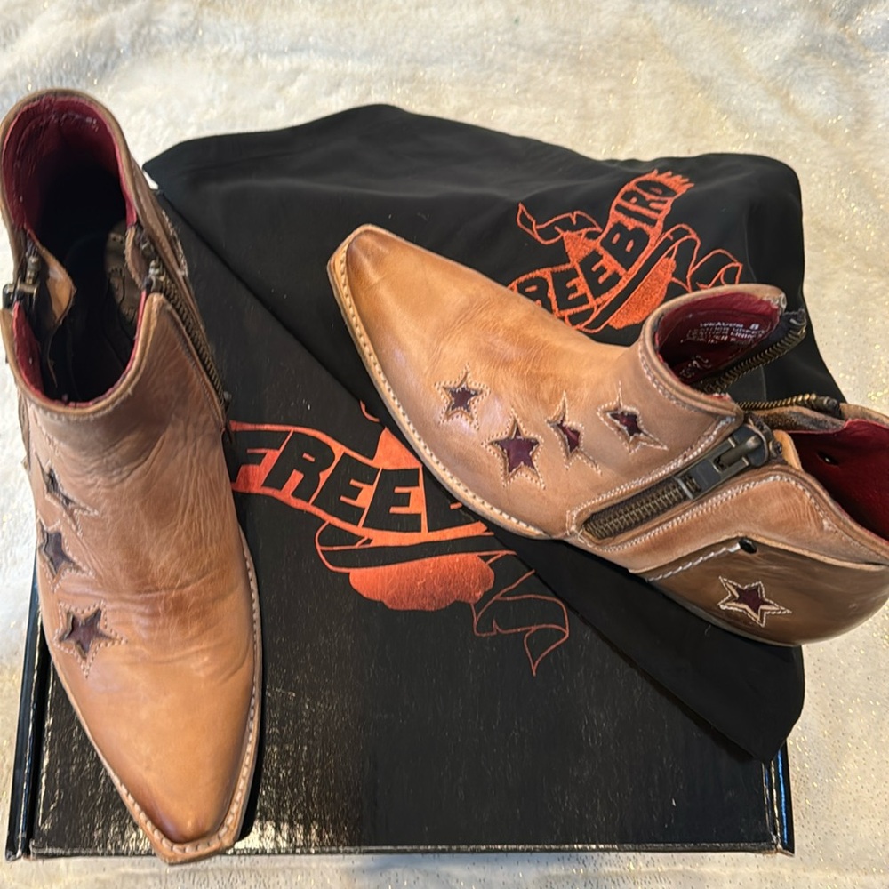 Beigh Size 8 Weaver FreeBird Boots worn 2XS